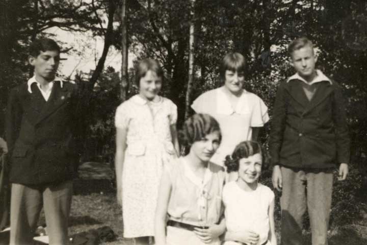 On left : Leslie Knight. At front; Olive Knight and Iris Barker. 